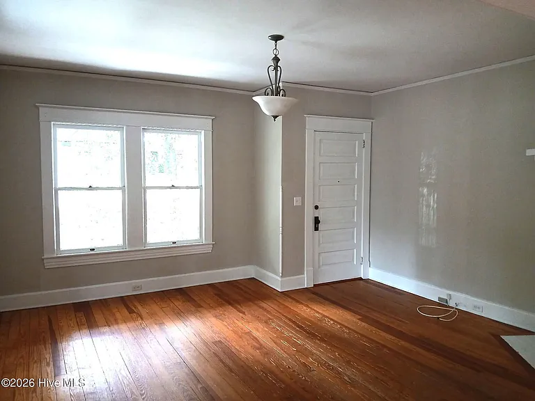 180 N May St — Photo 6