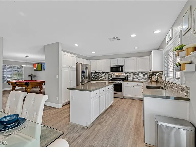 2735 Peekskill Ave — Photo 9