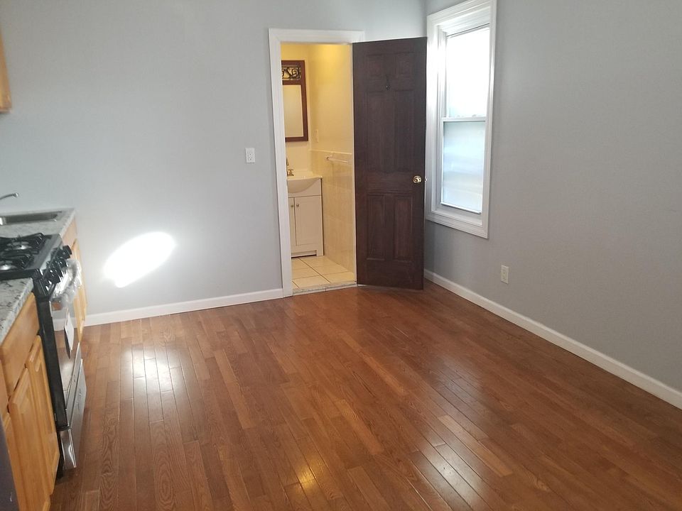 2nd image of 37 Bay 28th St Floor 2