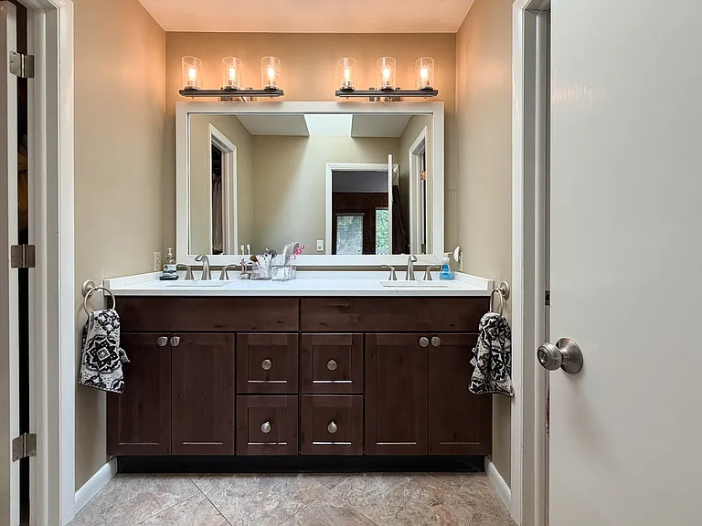 133 E Woods Dr — Photo 11