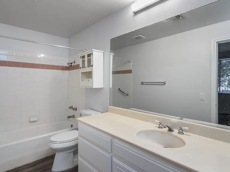 16940 Chatsworth St #106 — Photo 10