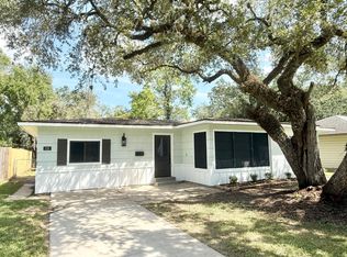 318 Caladium St, Lake Jackson, TX 77566