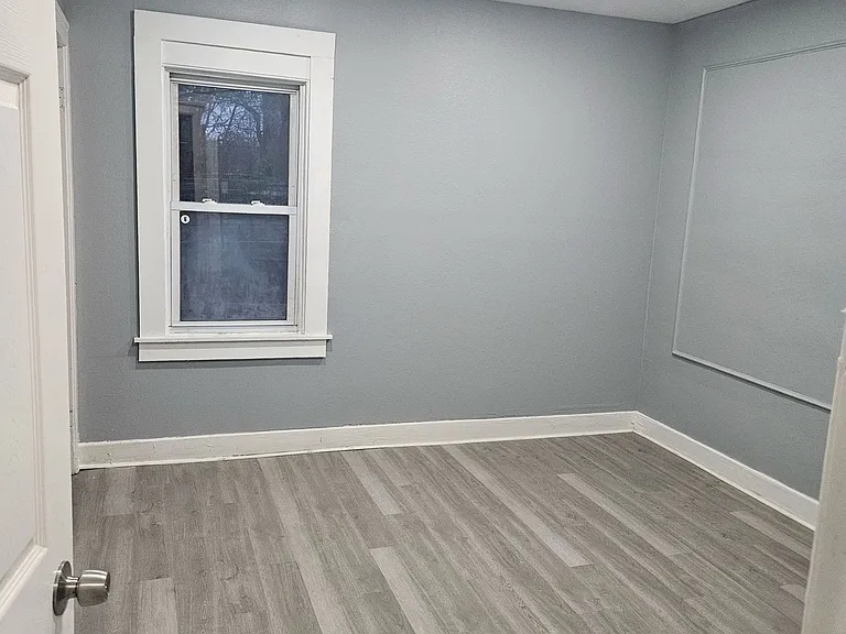 5211 Lakeview St — Photo 8