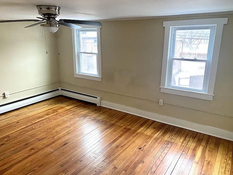 19 Center Streetsingle Family — Photo 10