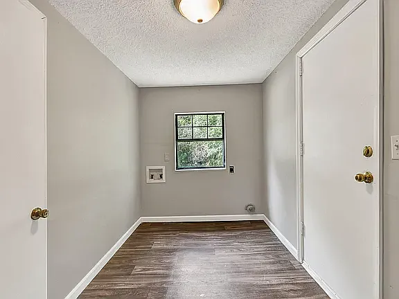8633 Hilltop Dr — Photo 7