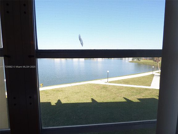 2nd image of 1551 NE Miami Gardens Dr APT 233