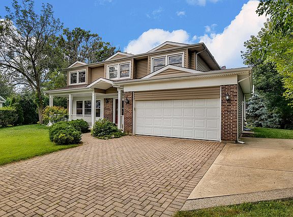 2nd image of 23W410 Woodcrest Ct W
