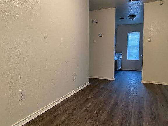 4th image of 801 SE 4th St