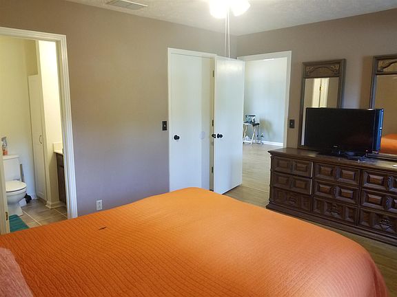 4th image of 1007 Willowbank Ct