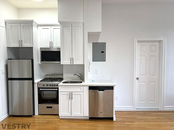 3rd image of 66 W 77th St APT 55