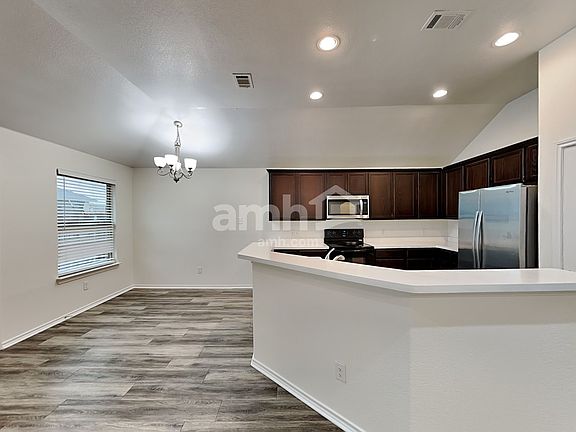 5th image of 916 Mesa Vista Dr