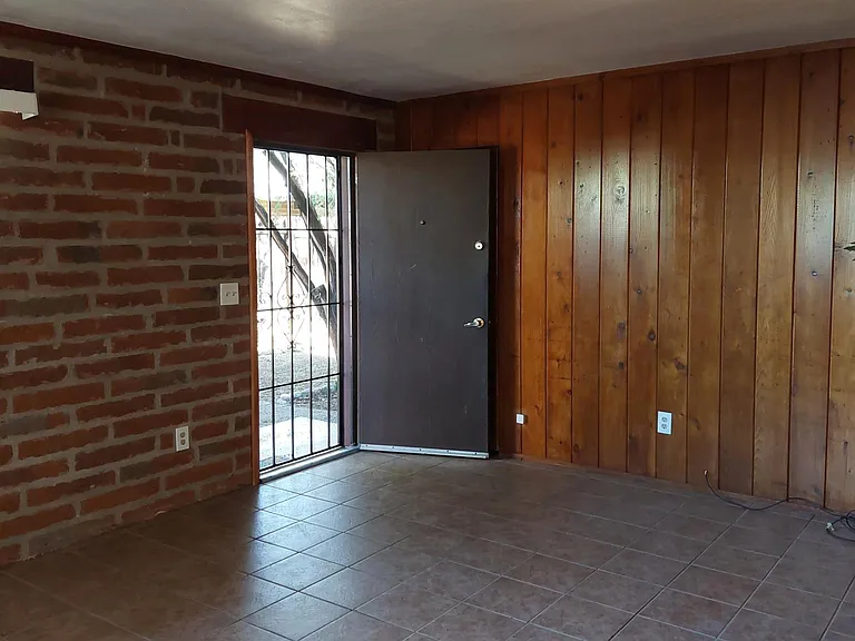 E Blacklidge Dr — Photo 4
