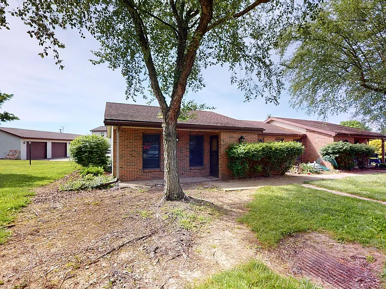 115 Crestwood Dr — Photo 3