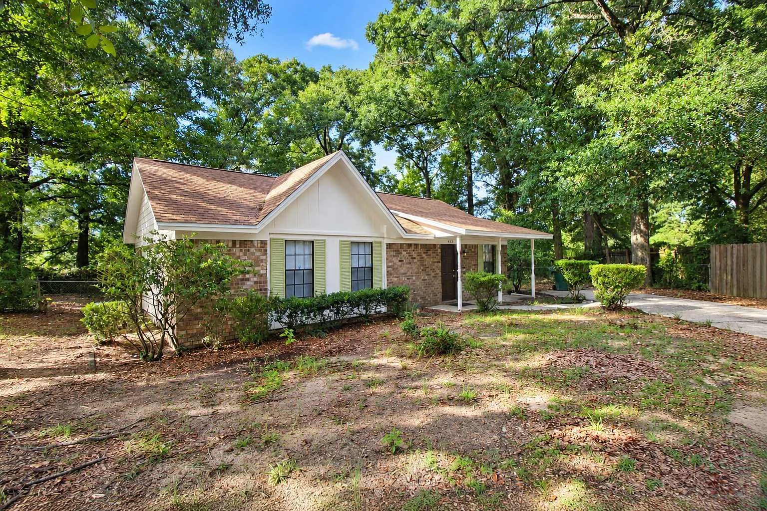 3 bed, 1.5 bath, 1192 sqft, $1,425 — Photo 2