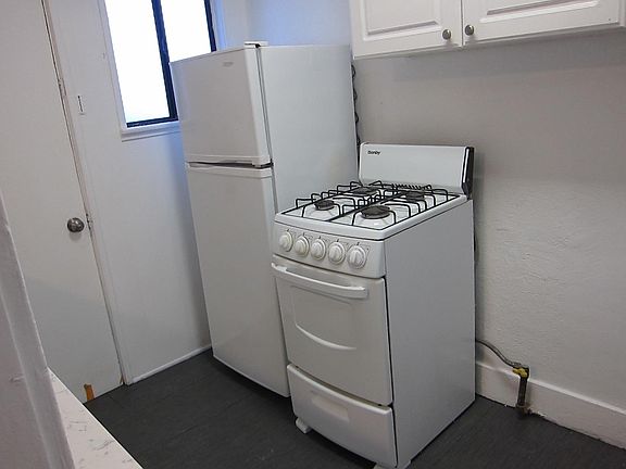 3rd image of 841 Manhattan Ave APT 6