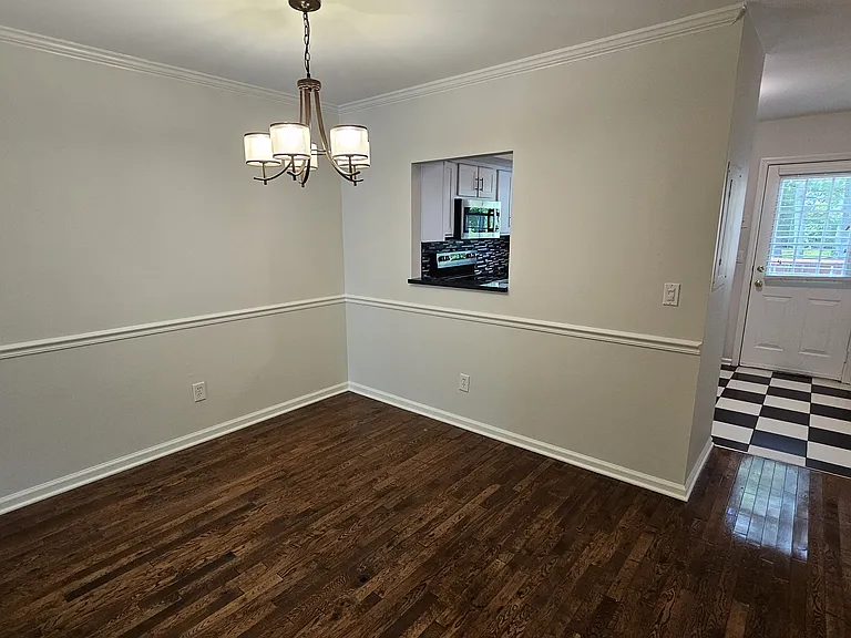 Dining room.