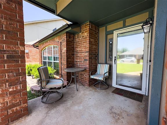 4th image of 520 Greenfield Dr
