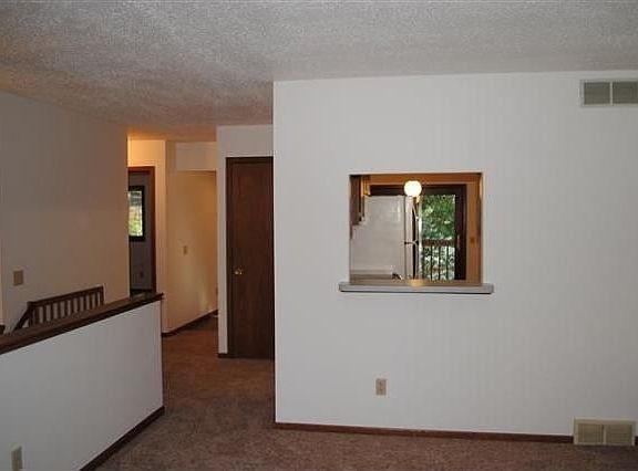 4th image of 830 E Woodland Trl