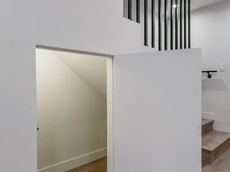 4053 W 23rd St #D — Photo 9