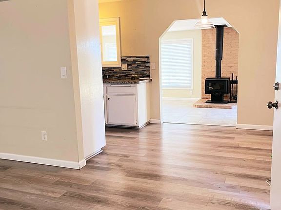 5th image of 56566 Aberdeen Dr #A