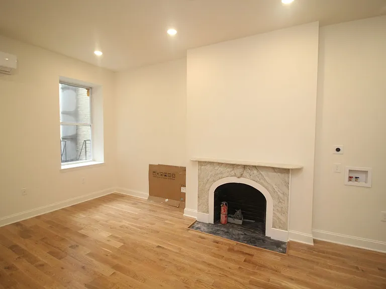 811 Park Ave — Photo 5