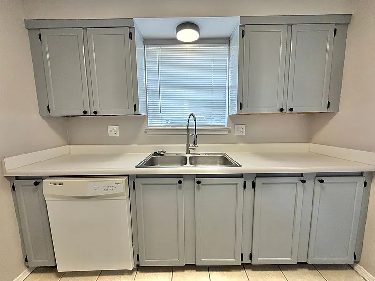 1201 Lakecrest Dr — Photo 4