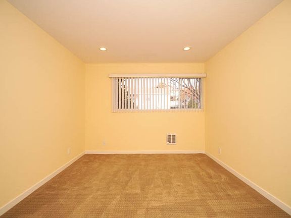 5th image of 696 Towle Way APT 16