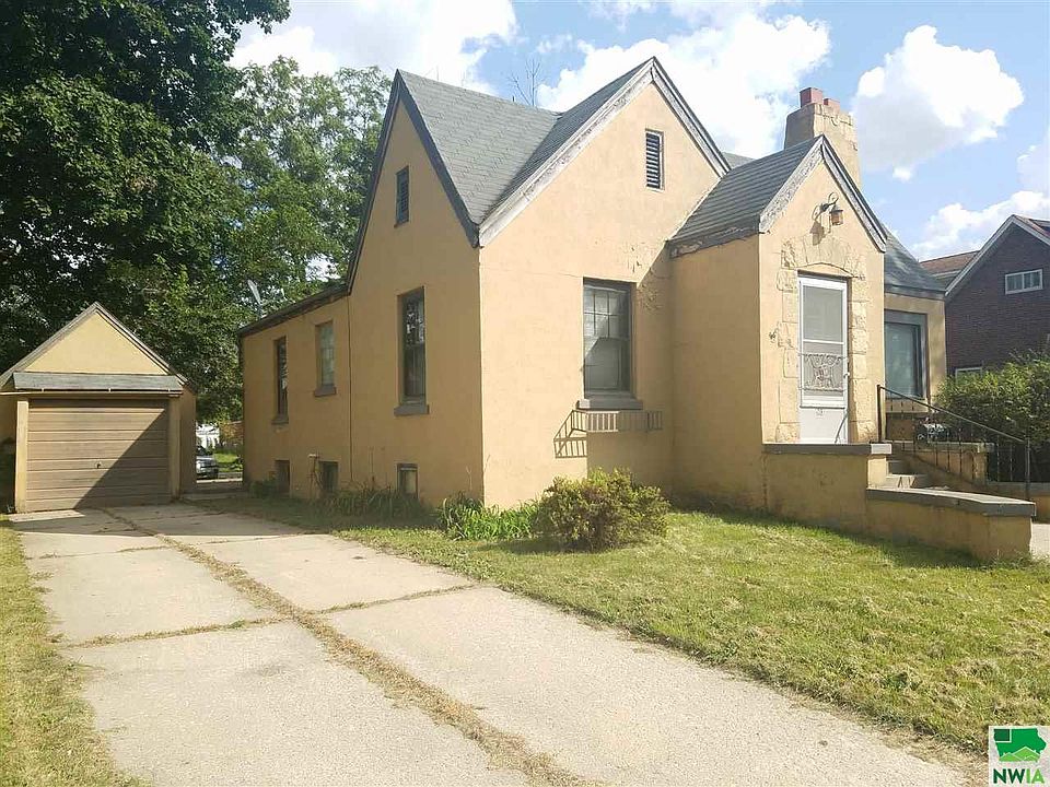 1st image of 903 Lake Ave