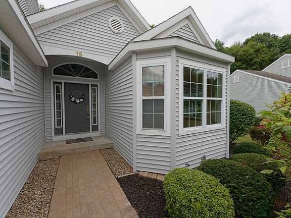 3rd image of 15 Parkland Ct