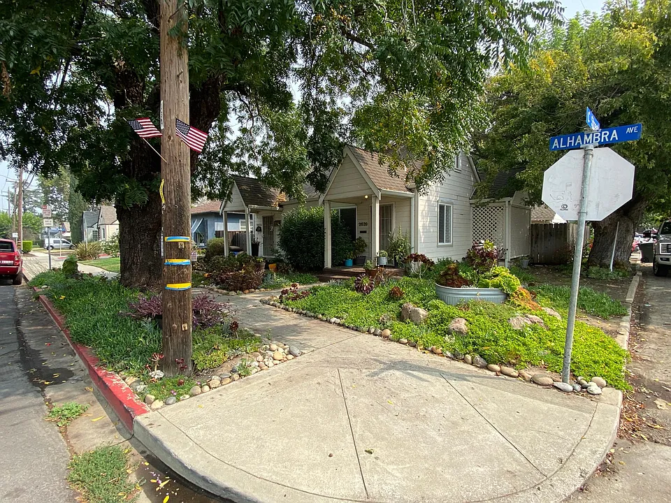2639 Alhambra Ave