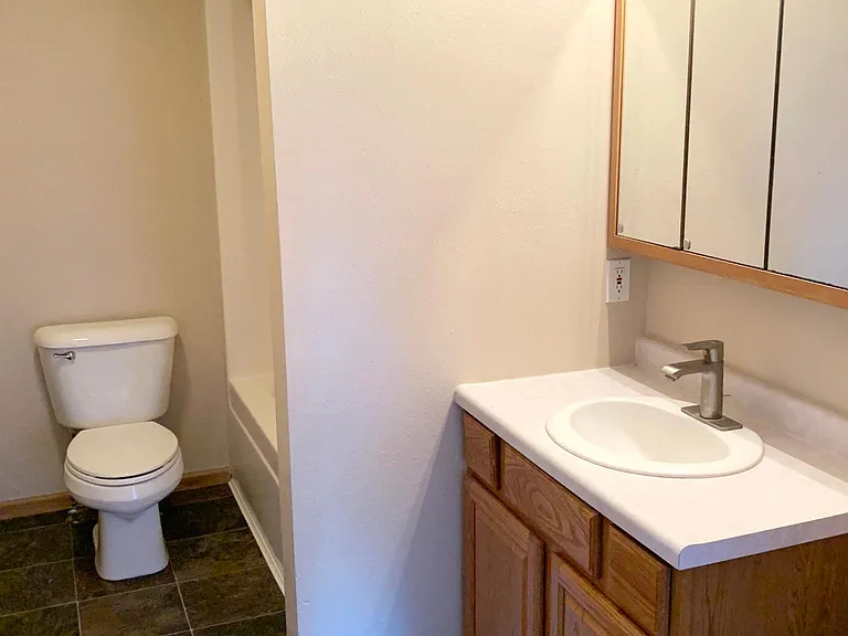 440 Iris Ct — Photo 5