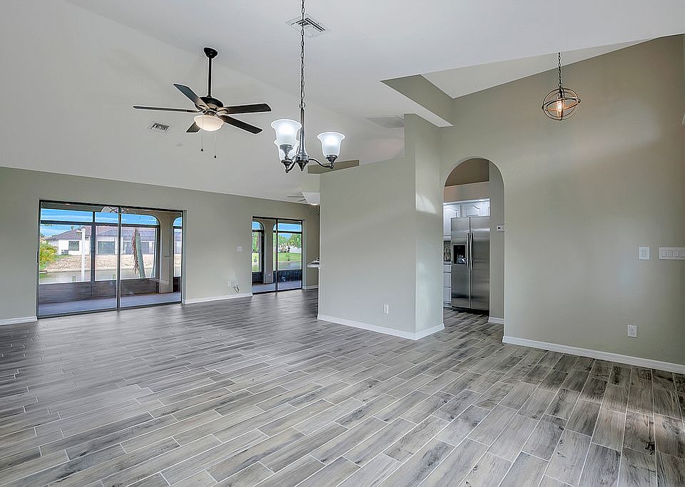 1st image of 405 NE 17th Pl