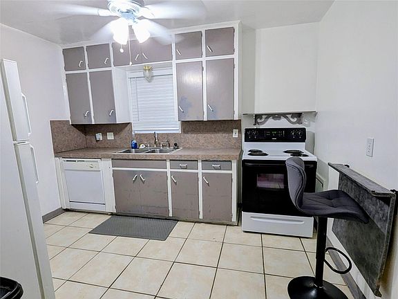 5th image of 5903A Nancy Ann St