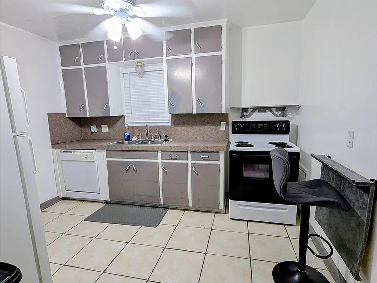 5903A Nancy Ann St — Photo 5