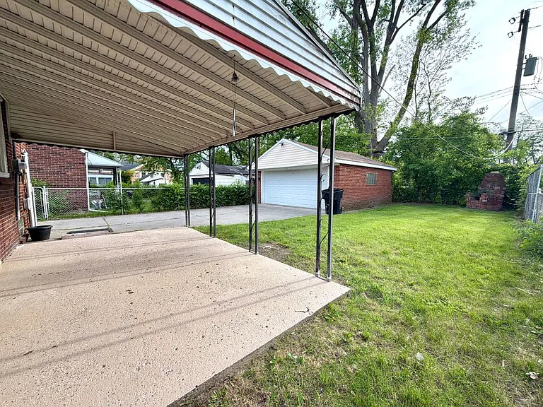18235 Tracey St — Photo 7