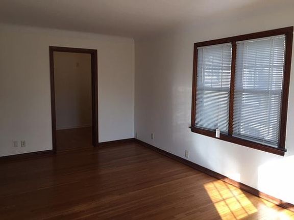 4th image of 4286 Monroe St #3