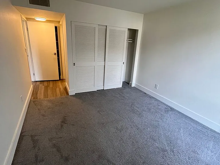 Sycamore Place Apartments — Photo 32