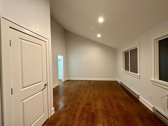 4th image of 80 Lawn Ave