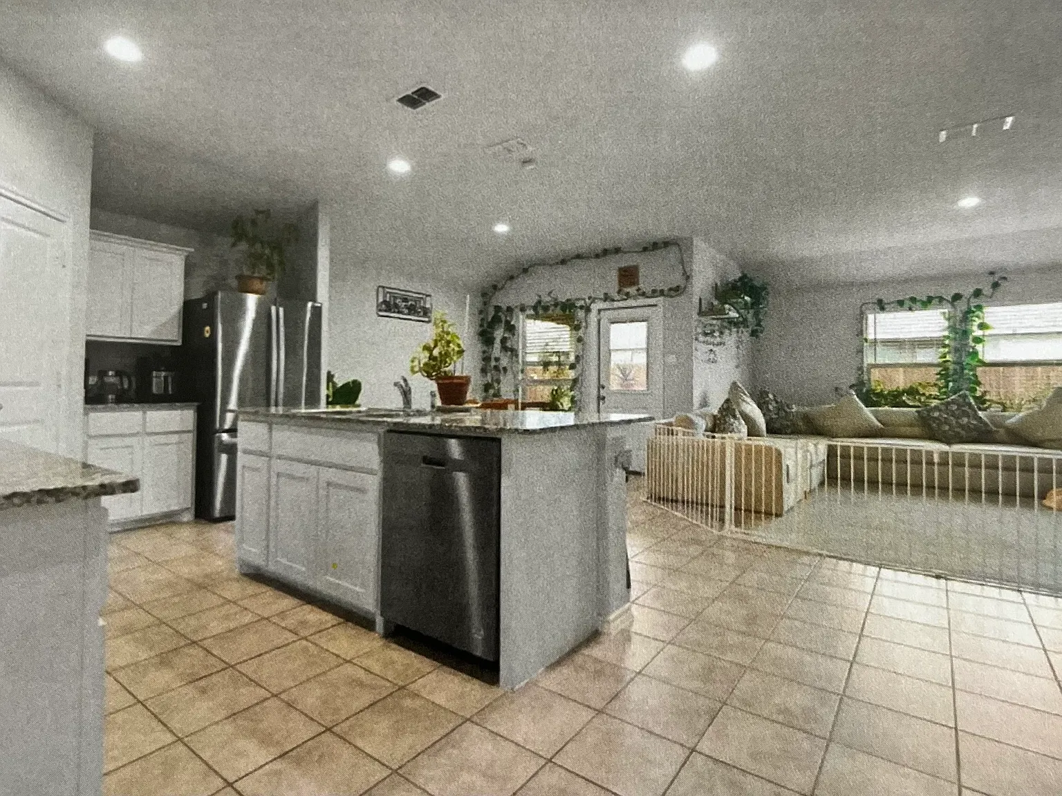 4 bed, 1744 sqft, $2,360 — Photo 2