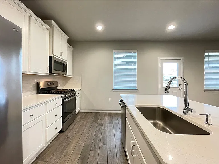 1603 Denesa Dr — Photo 6