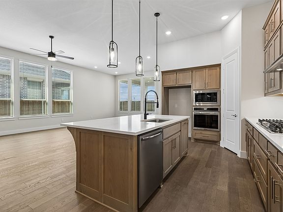 3rd image of 236 Bay Laurel Rd