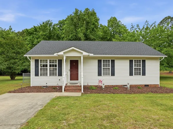 1006 S 6th St, Lillington, NC 27546