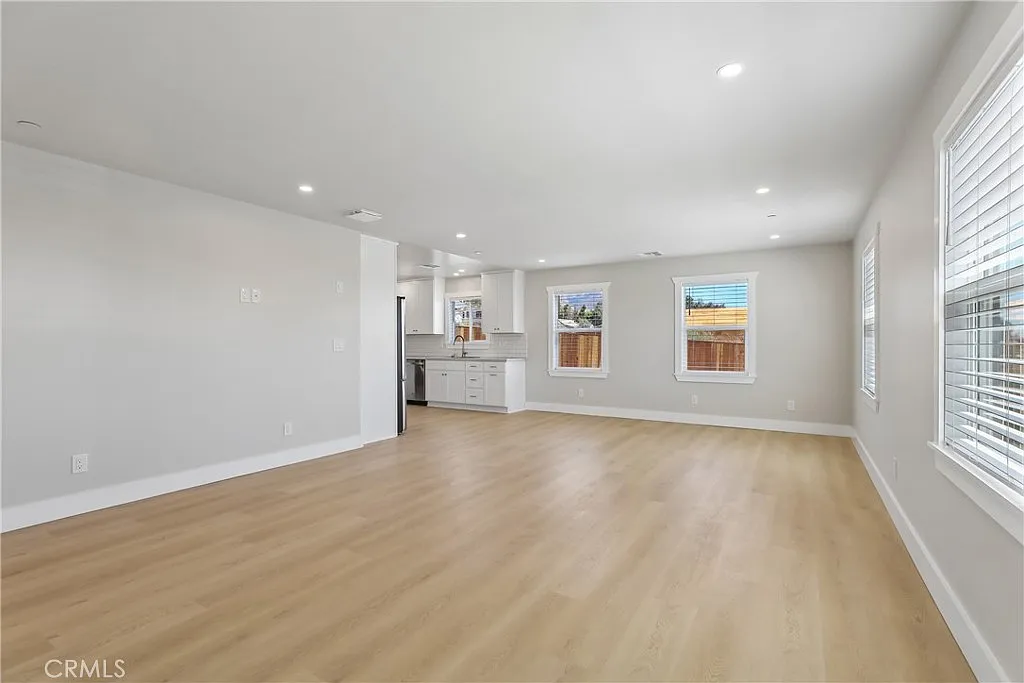 3 bed, 1220 sqft, $5,100 — Photo 3