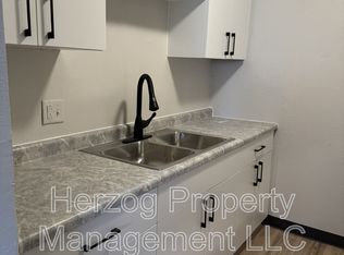 307 27th St SW APT 9, Austin, MN 55912