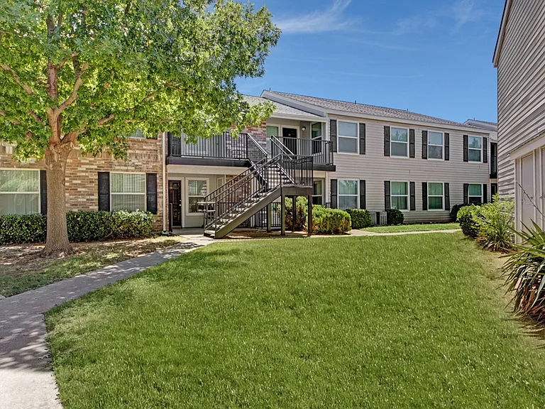 Cypress Pointe — Photo 19