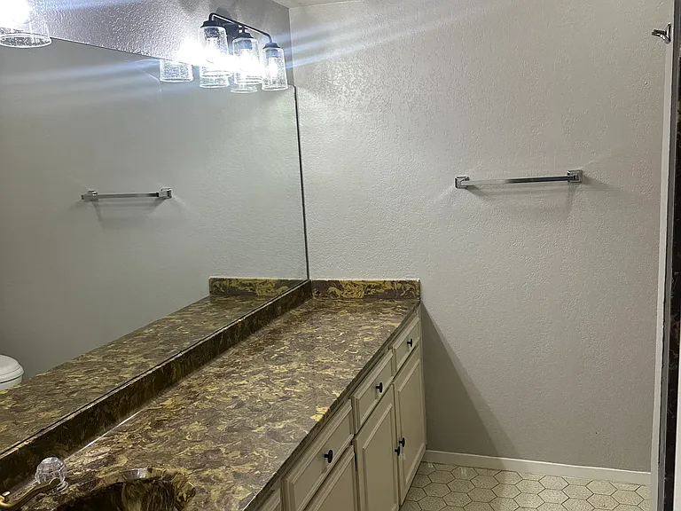 528 Sand Bend Dr — Photo 9
