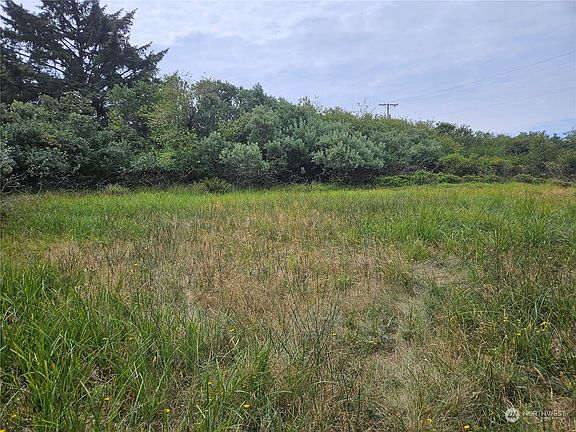 4th image of 634 Canal Drive NE