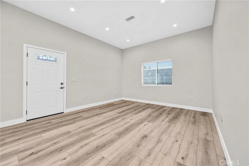 2 bed, 853 sqft, $3,200 — Photo 2
