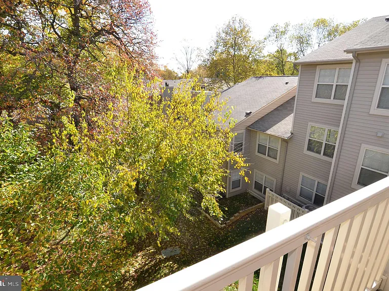 1793 Jonathan Way #L — Photo 32