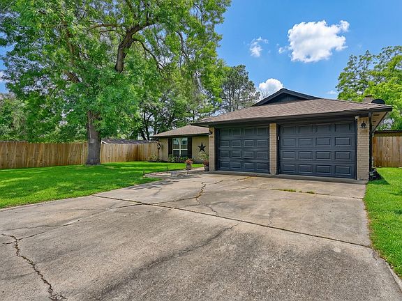 3rd image of 908 Pine Dr